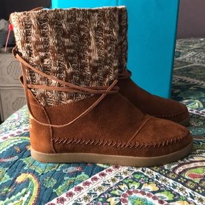 Toms Shoes - TOMS TAN SUEDE WINTER BOOTS 🥾 ❄️ Toms Shoes - TOMS TAN SUEDE WINTER BOOTS 🥾 ❄️